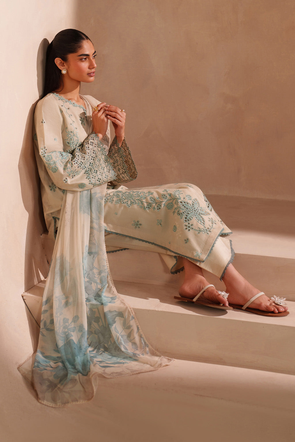 UE-605 Embroidered Lawn - UE-605-EMBROIDERED-LAWN-1