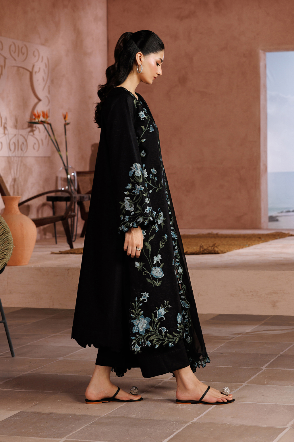 UE-695 Embroidered Lawn