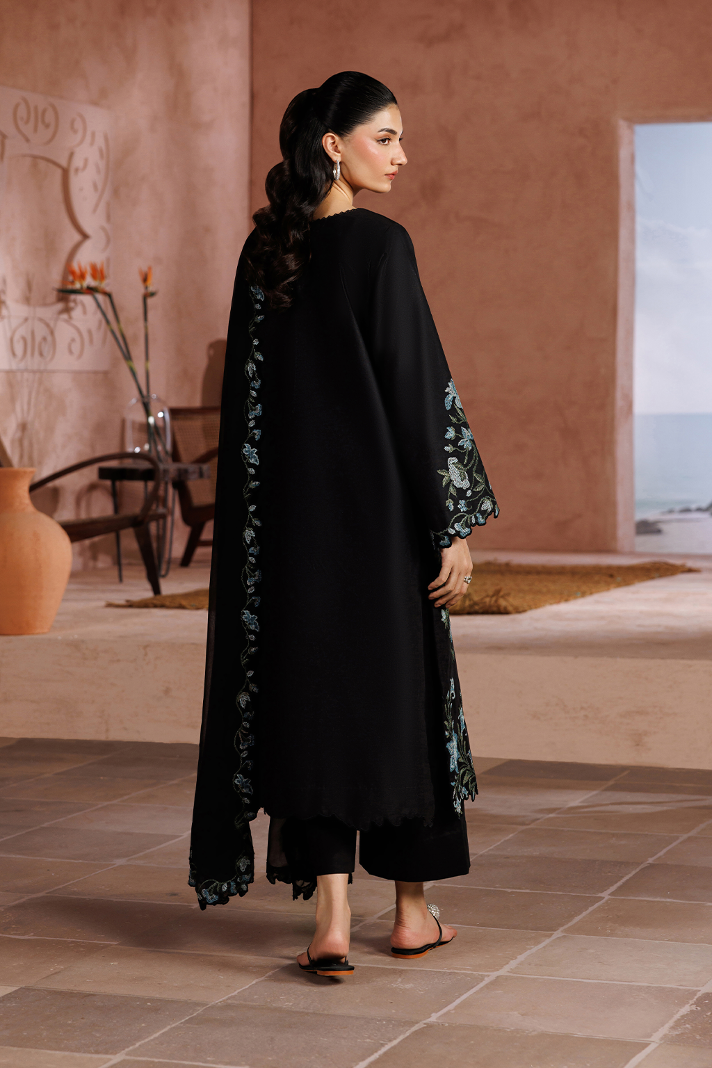 UE-695 Embroidered Lawn