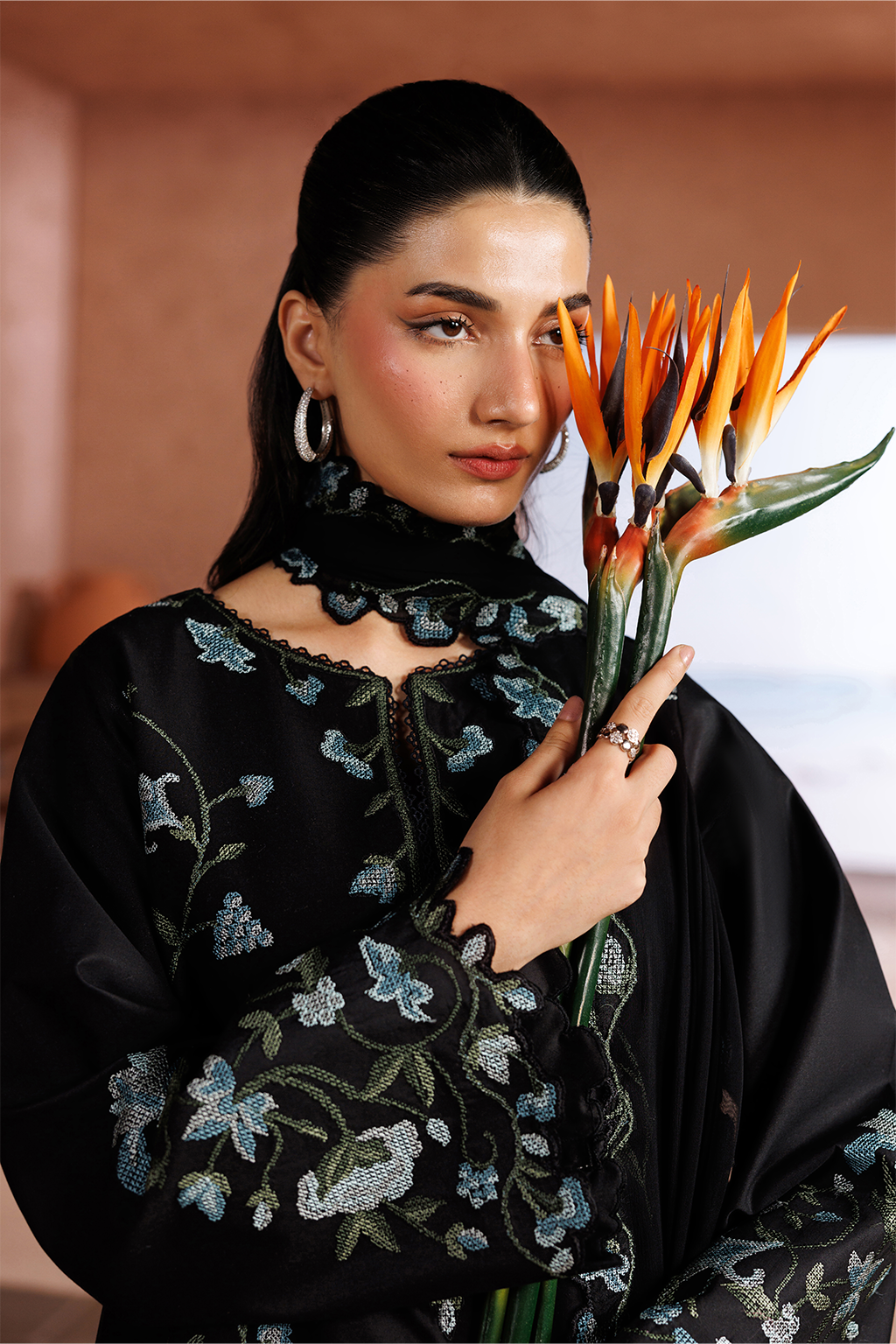 UE-695 Embroidered Lawn