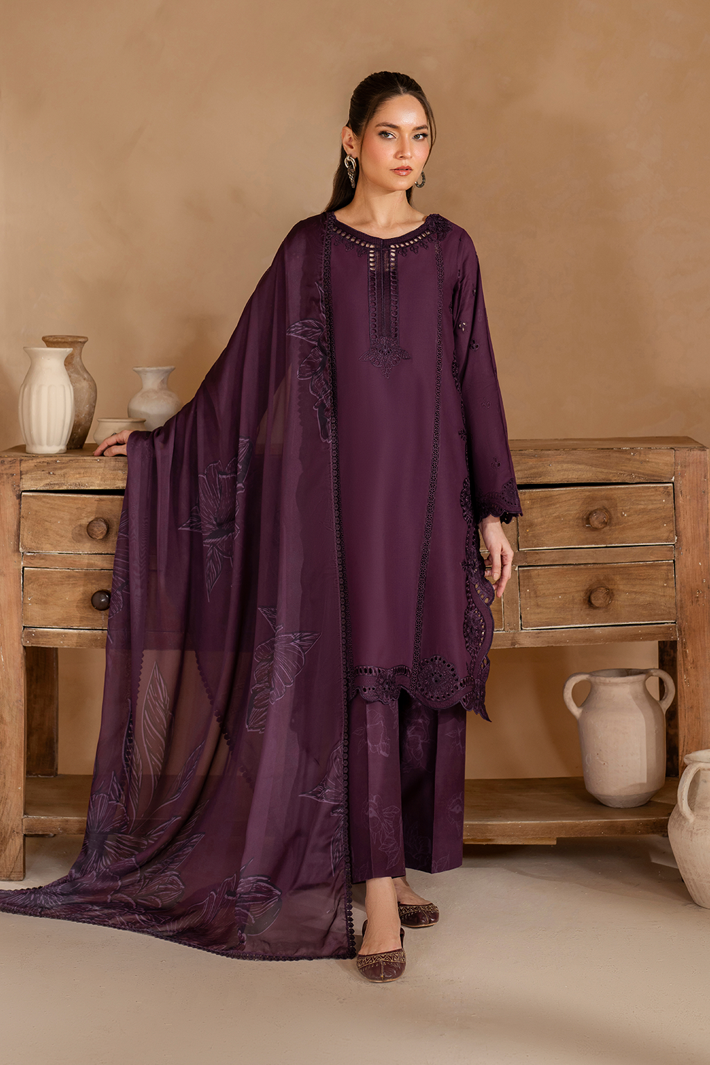 UE-467 Embroidered Lawn