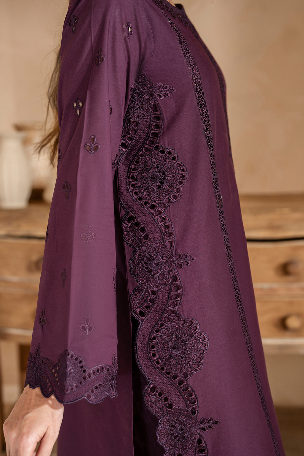 UE-467 Embroidered Lawn