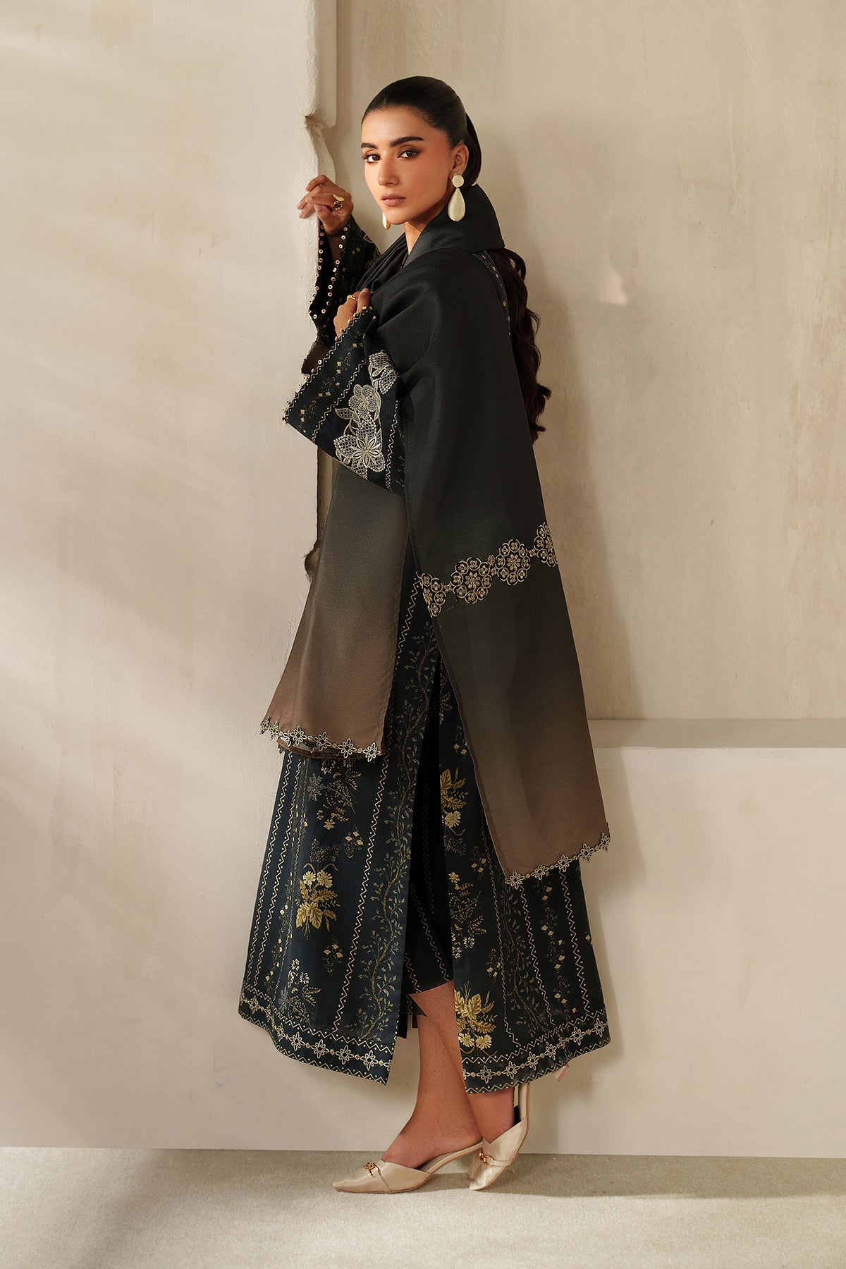 EMBROIDERED KHADDAR SF-4332