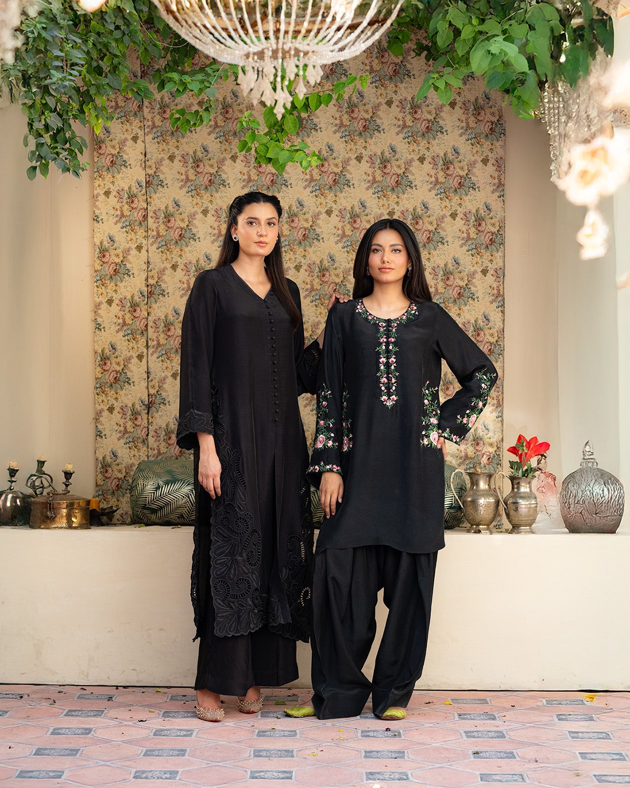 Outfit Name: Siyah Gul
Collection: Nazm
Code: CBR 102