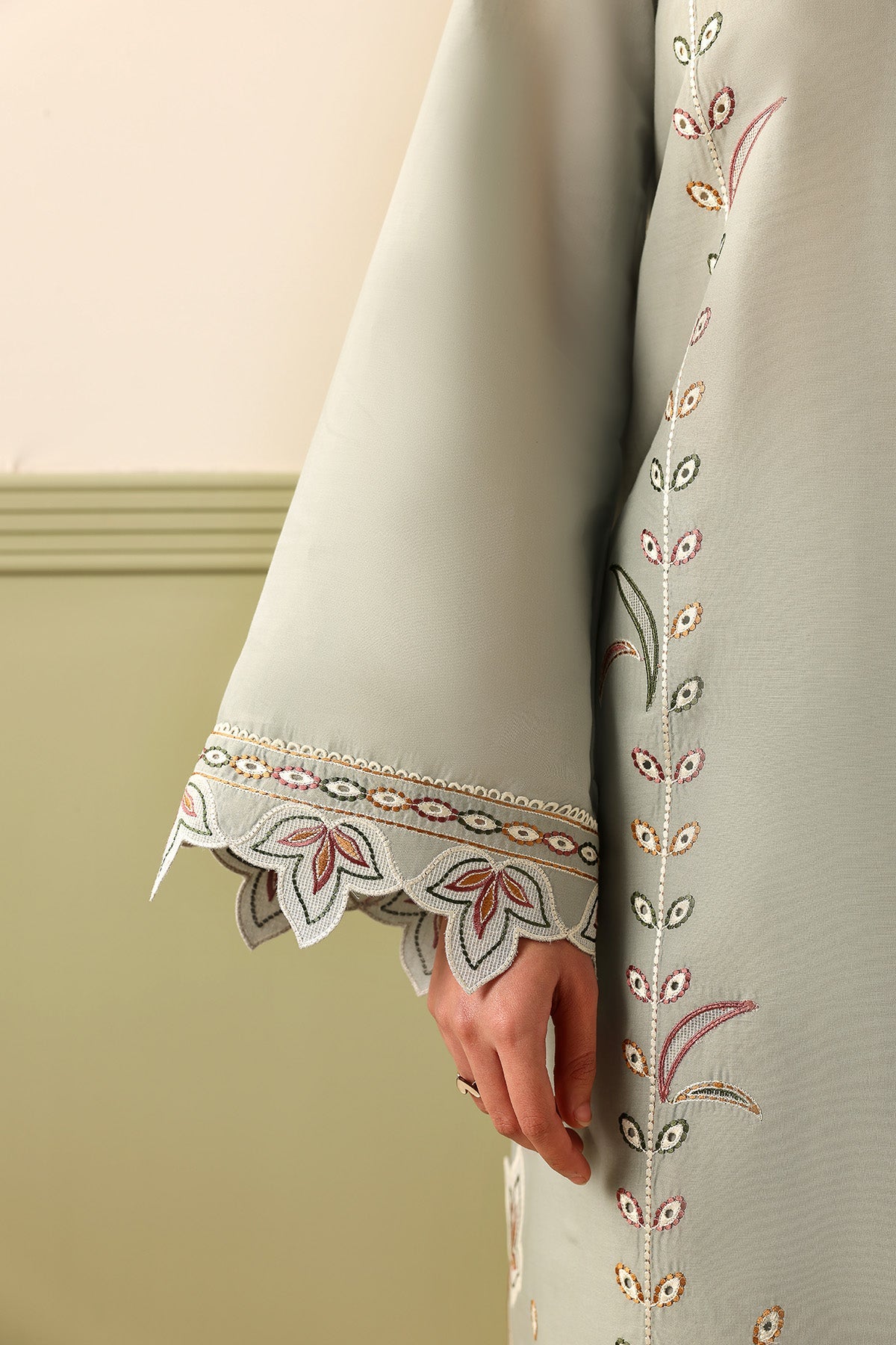 EMBROIDERED LAWN USE-9355