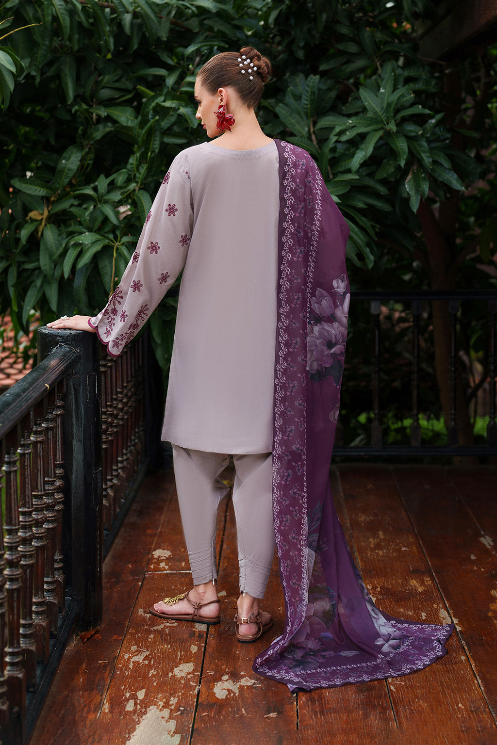 UE-514 Embroidered Lawn