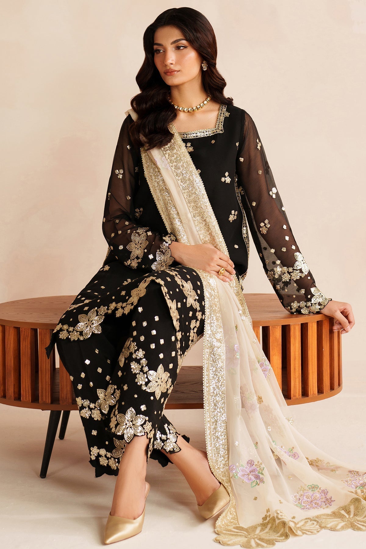 Farasha – Gold Shadow Style