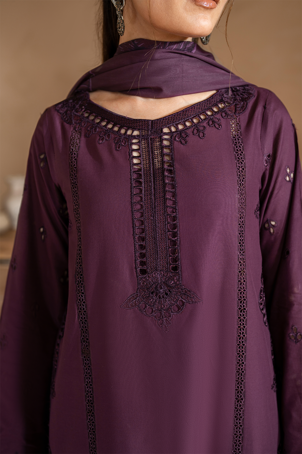UE-467 Embroidered Lawn
