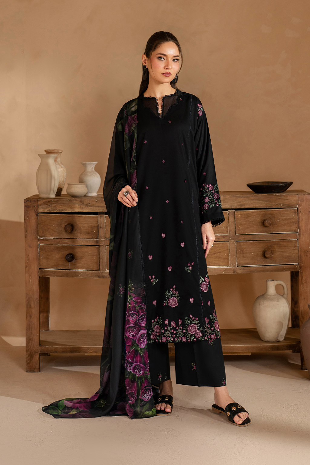 UE-477 Embroidered Lawn