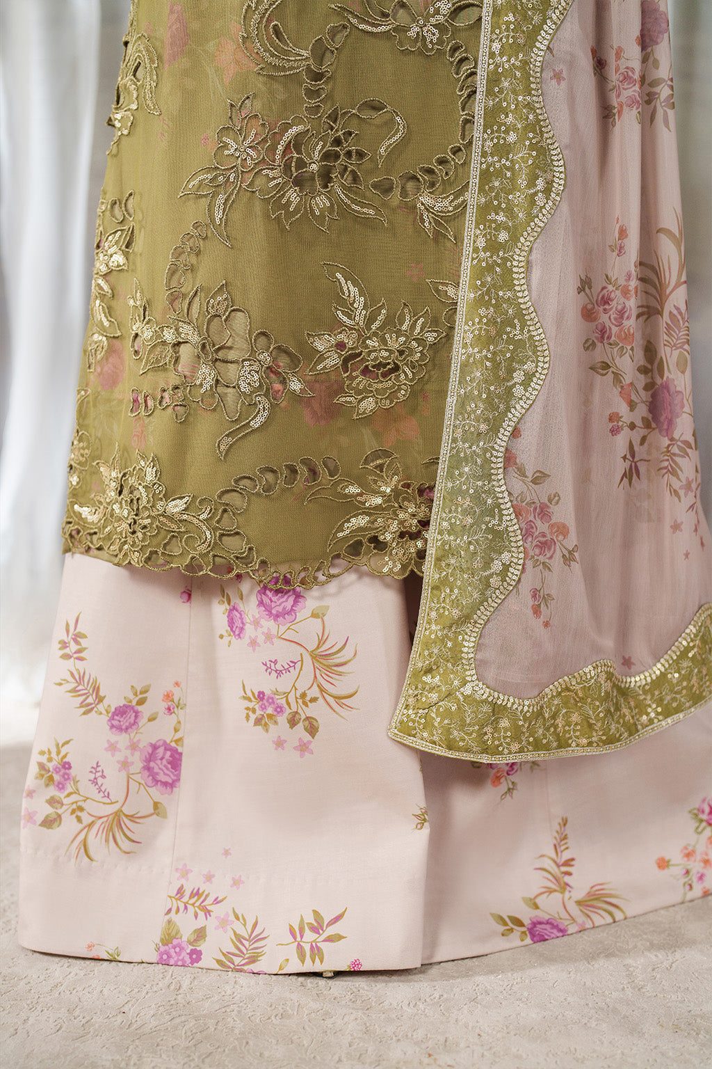 UE-543 Printed Formals