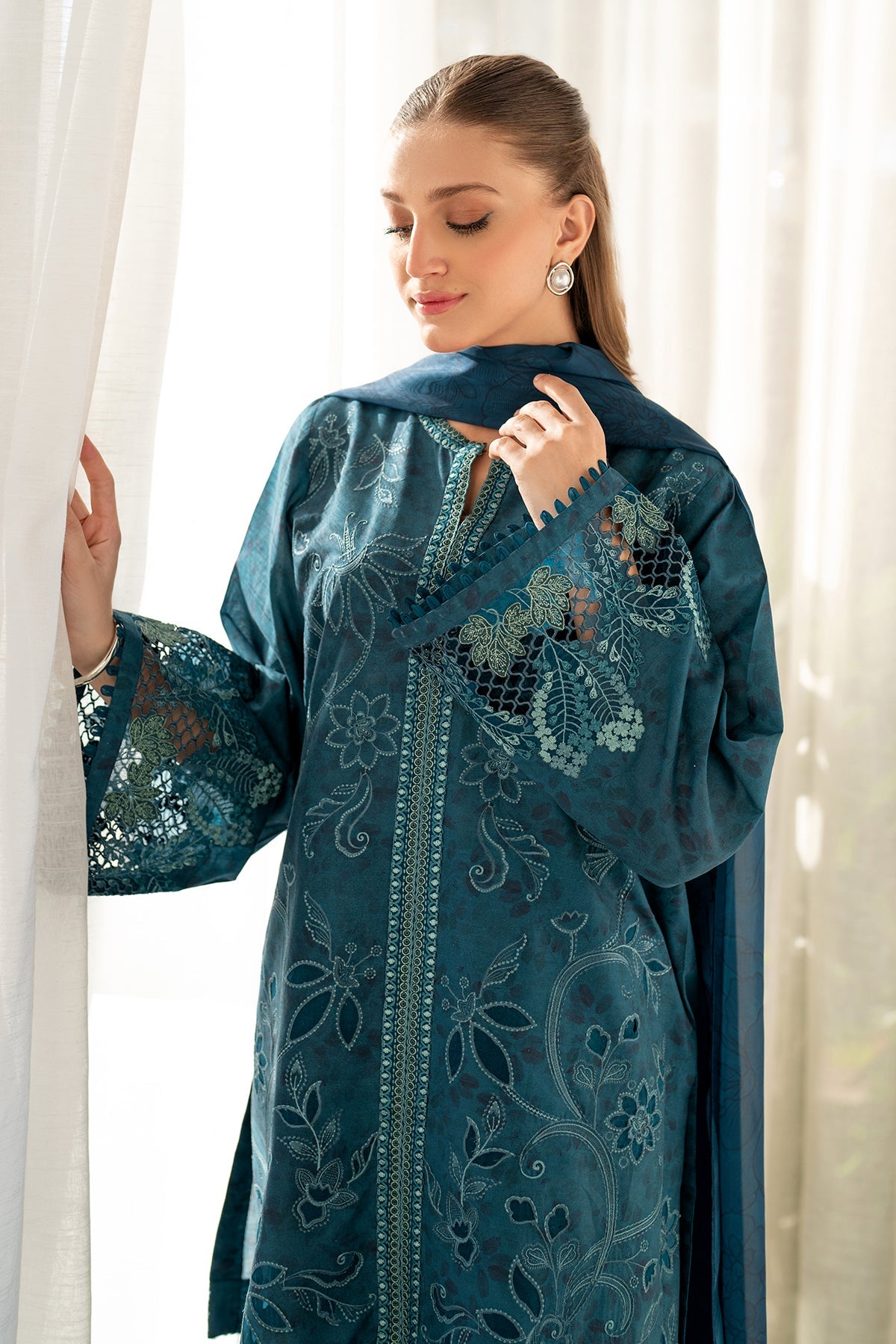 EMBROIDERED PRINTED LAWN UF-4097
