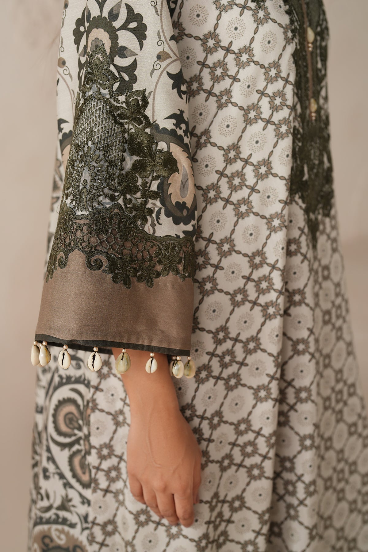 EMBROIDERED PRINTED VISCOSE UF-4302