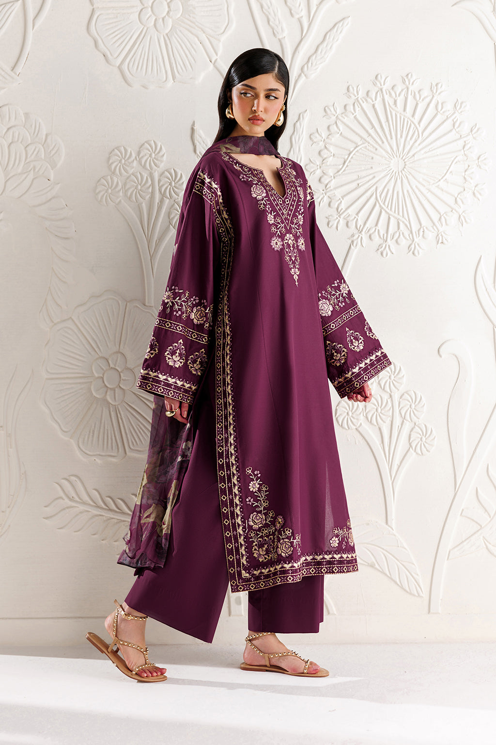 UE-691 Embroidered Lawn