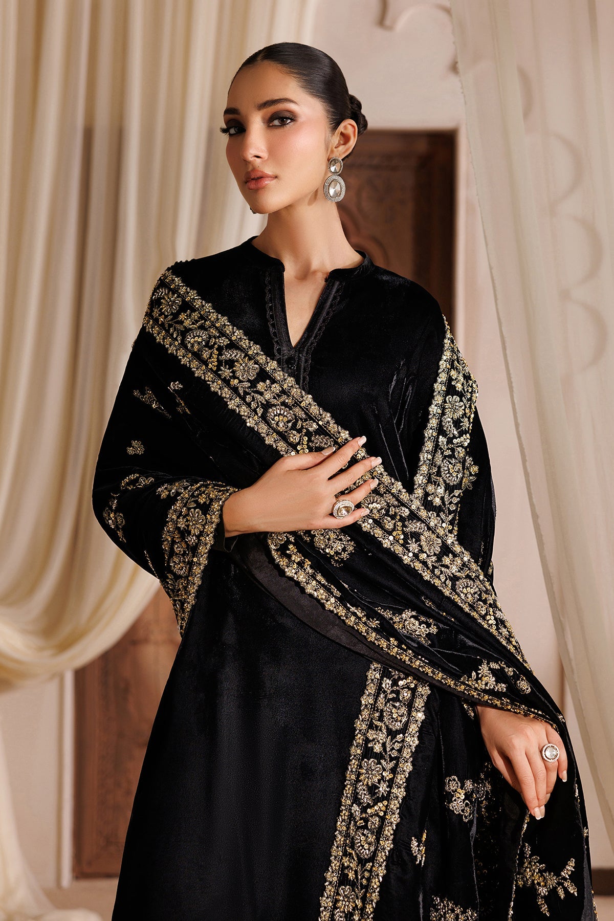EMBROIDERED VELVET SHAWL VS-71