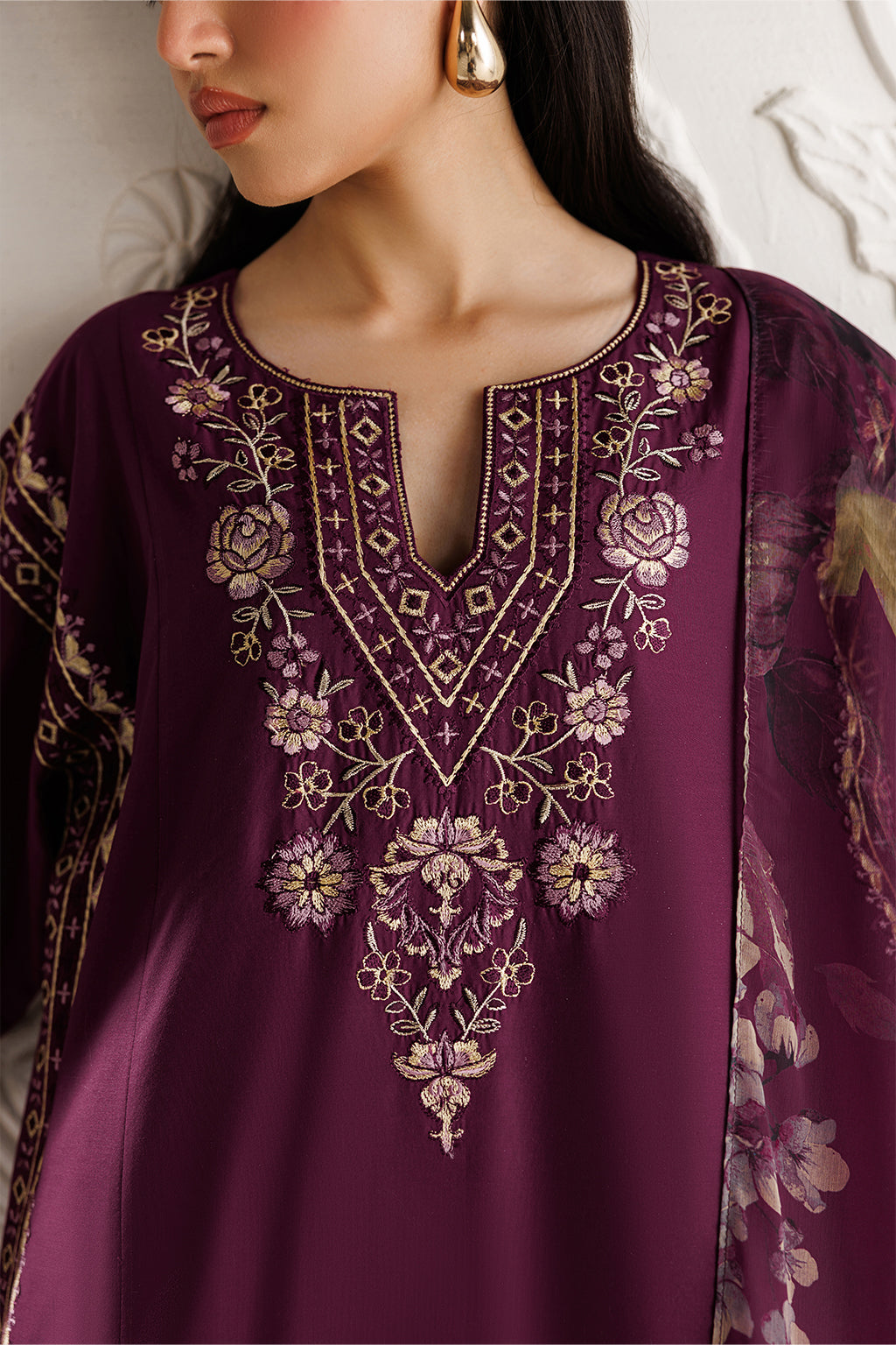 UE-691 Embroidered Lawn