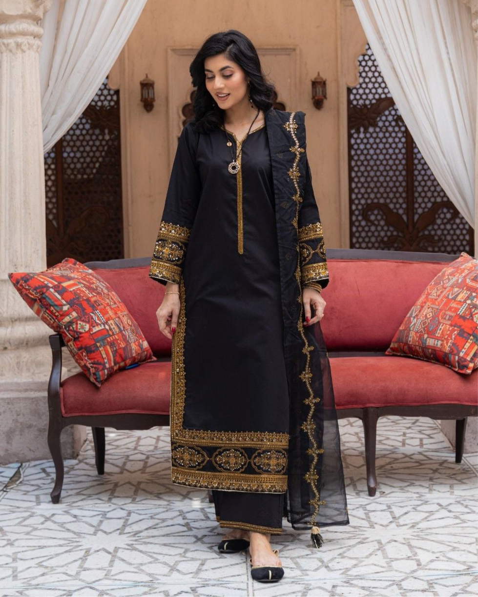 Royal Black Attire – Classic 3-Piece Suit for Women