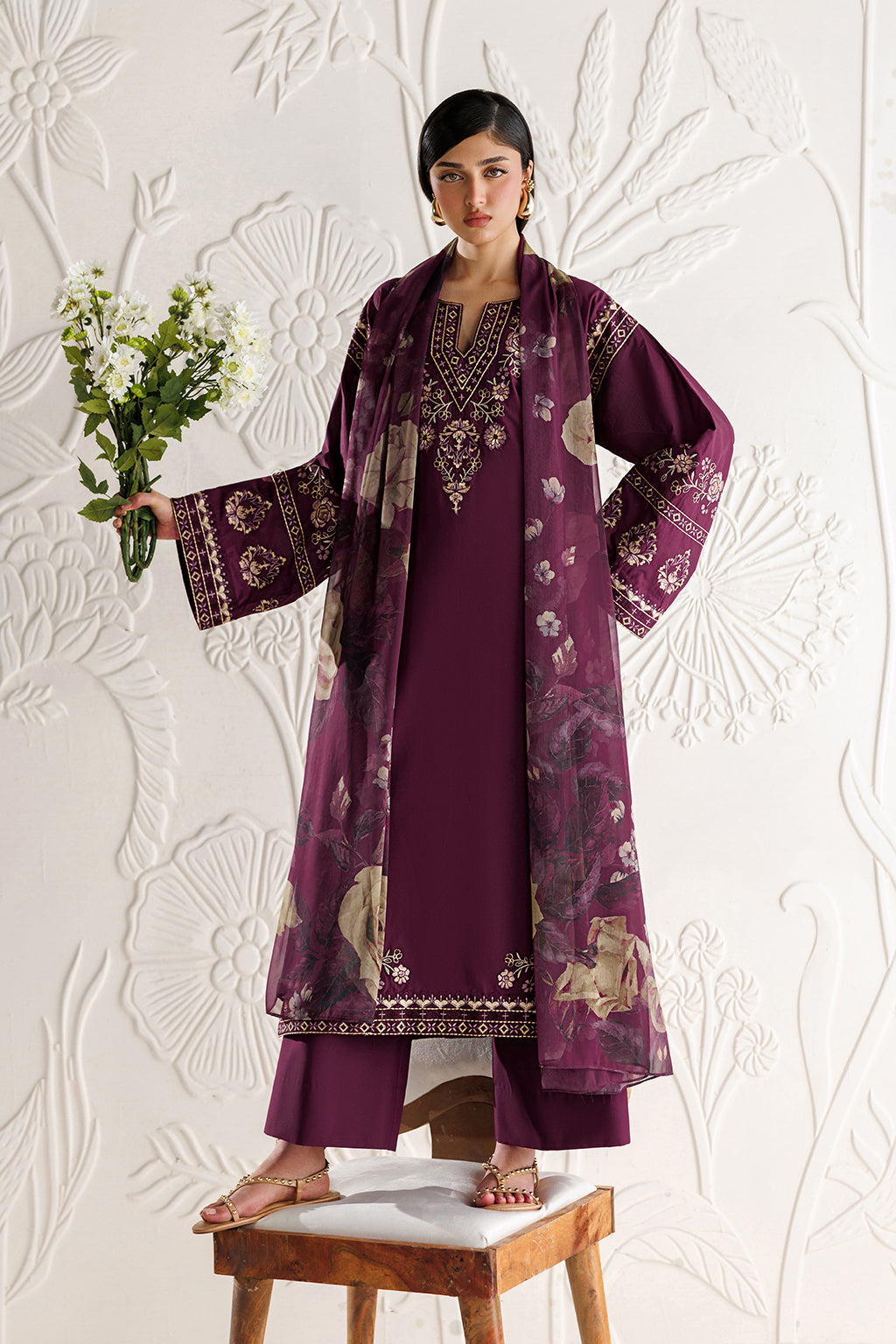UE-691 Embroidered Lawn
