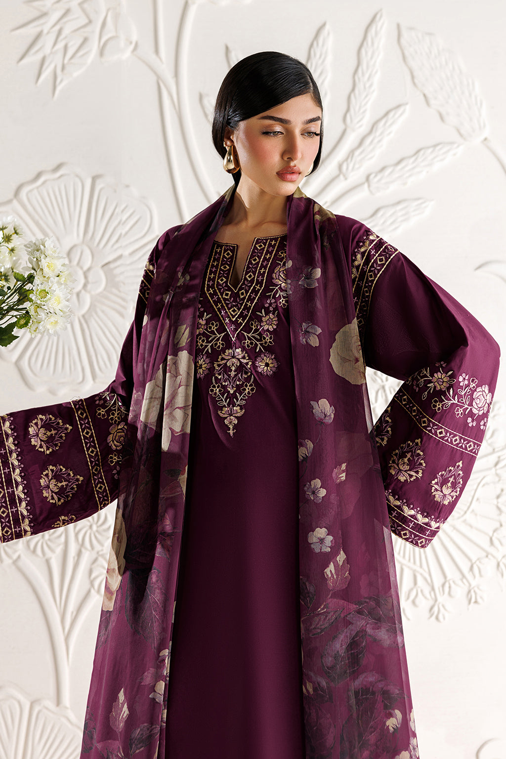 UE-691 Embroidered Lawn