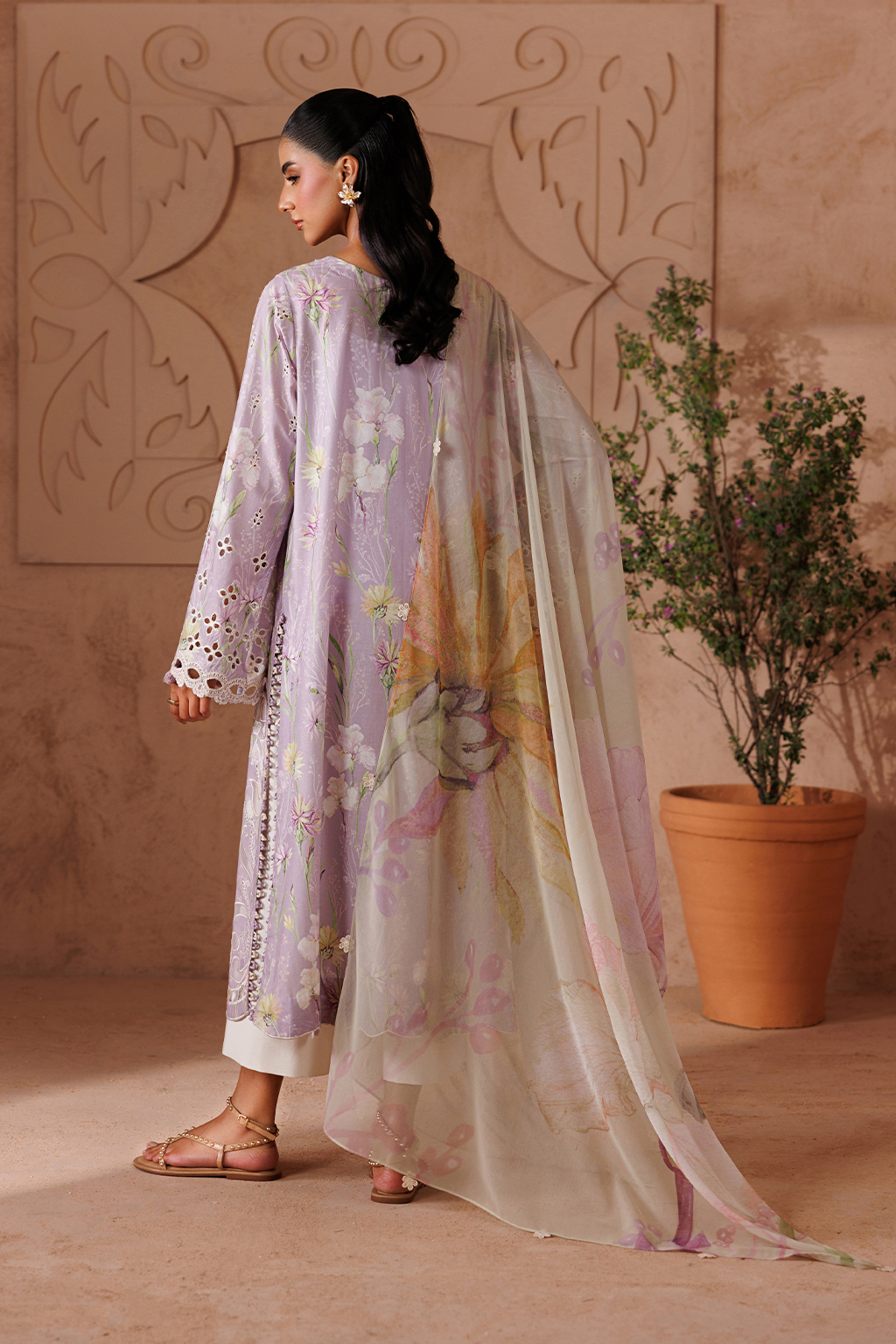 UE-709 Embroidered Lawn