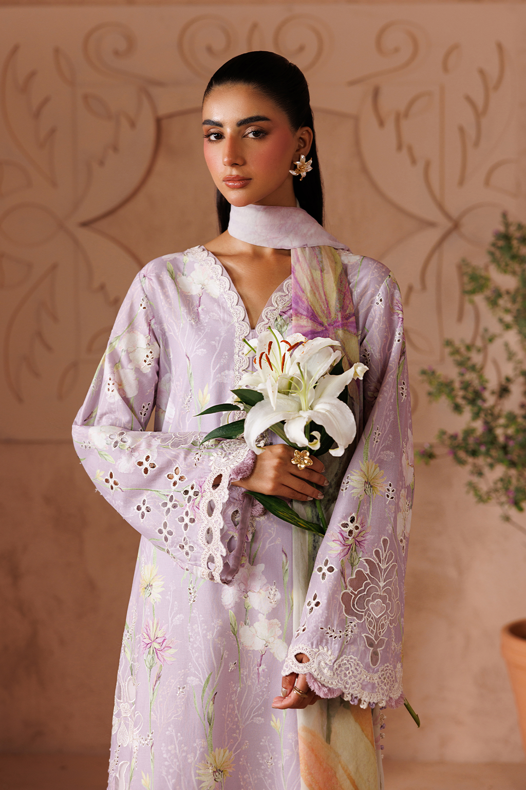 UE-709 Embroidered Lawn