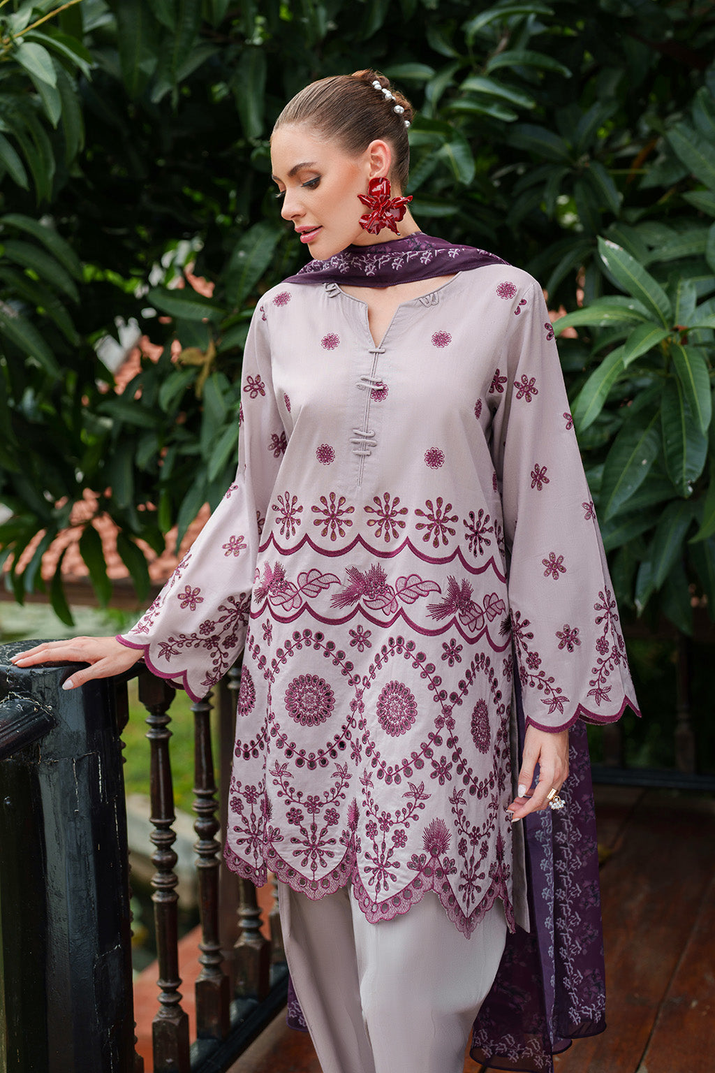 UE-514 Embroidered Lawn