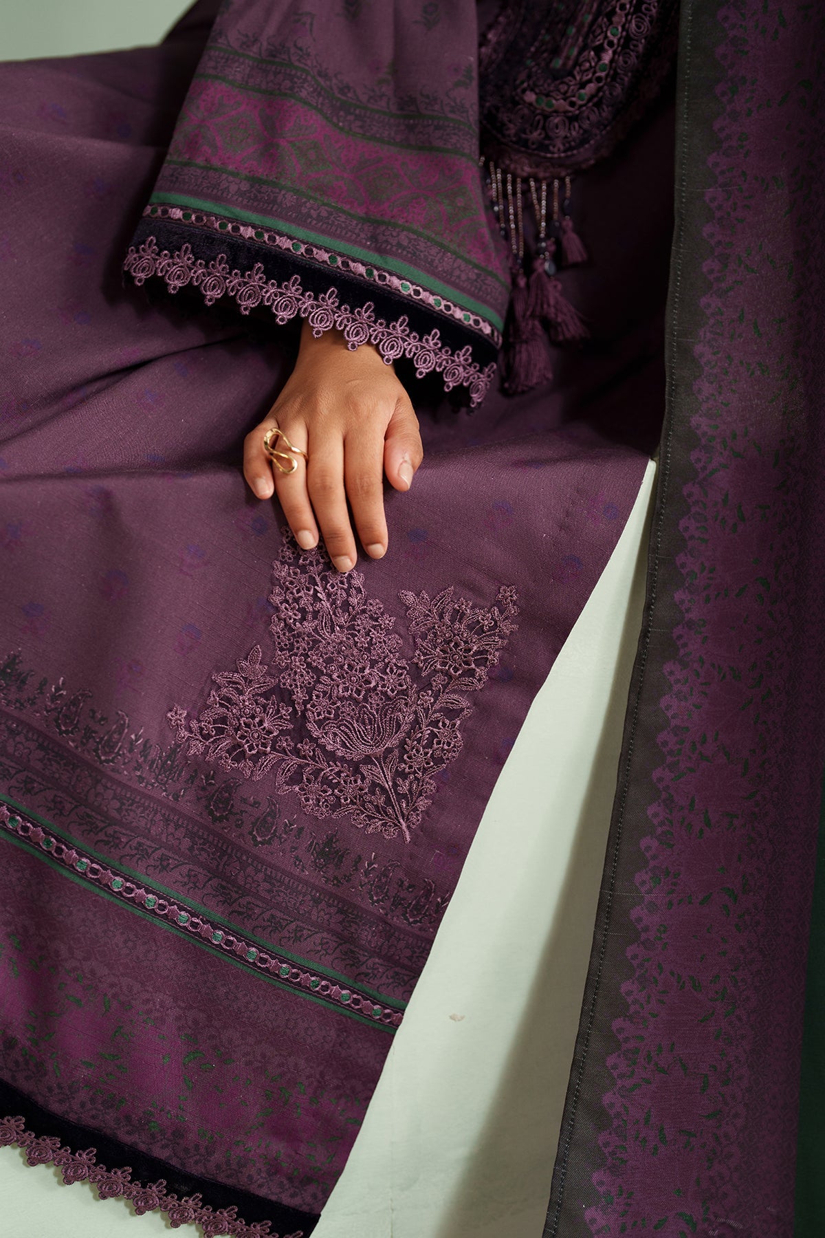 EMBROIDERED KHADDAR SF-4323