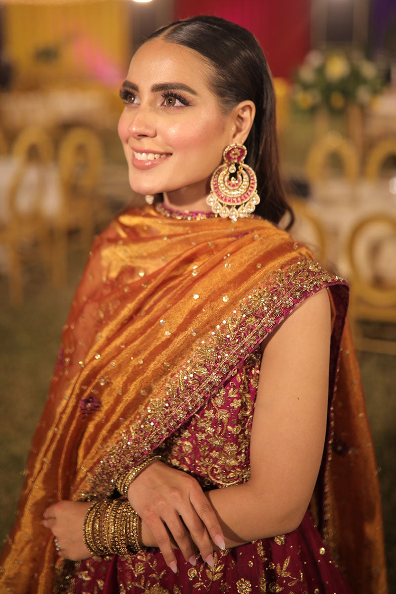 IQRA AZIZ IN ZEB
