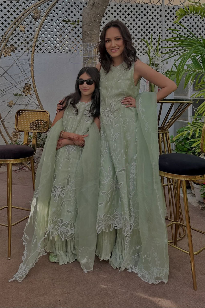 Eva Kalidaar and Dupatta