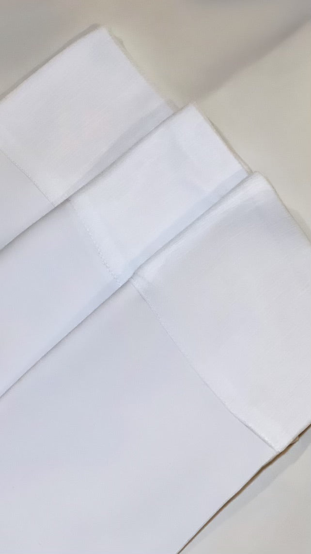 https://cdn.shopify.com/s/files/1/0644/3237/3897/files/AK_White_Cap1.jpg?v=1719780229
