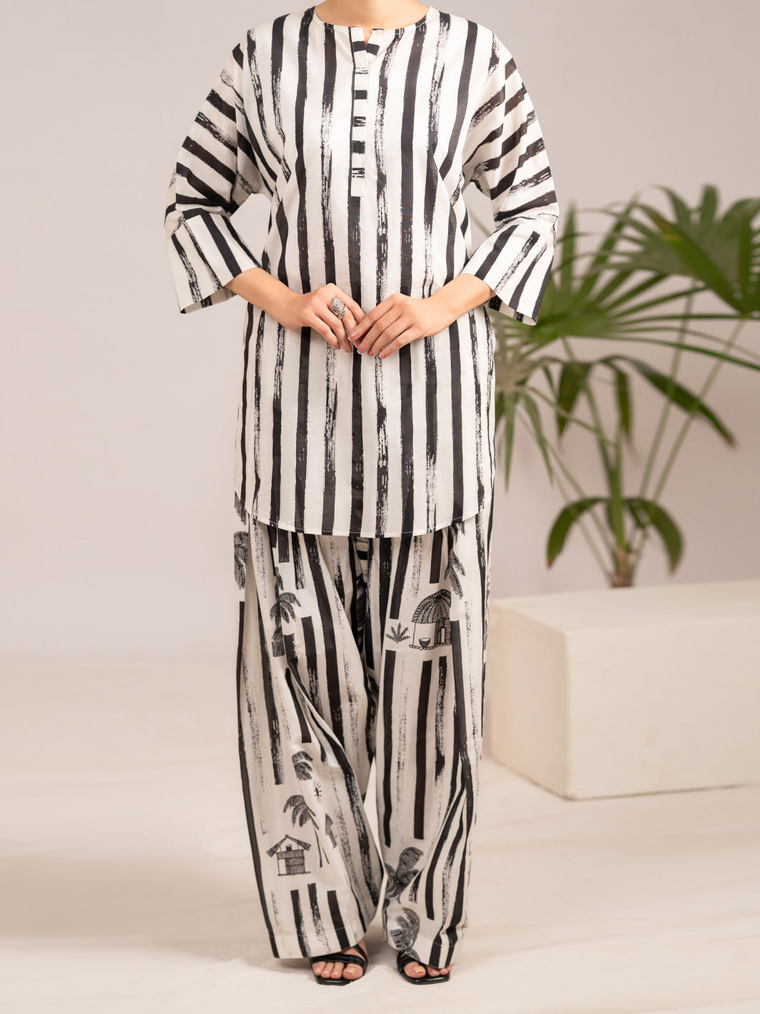 Black & White Lawn 2Pc Stitched - AL-2PS-LKS-1111