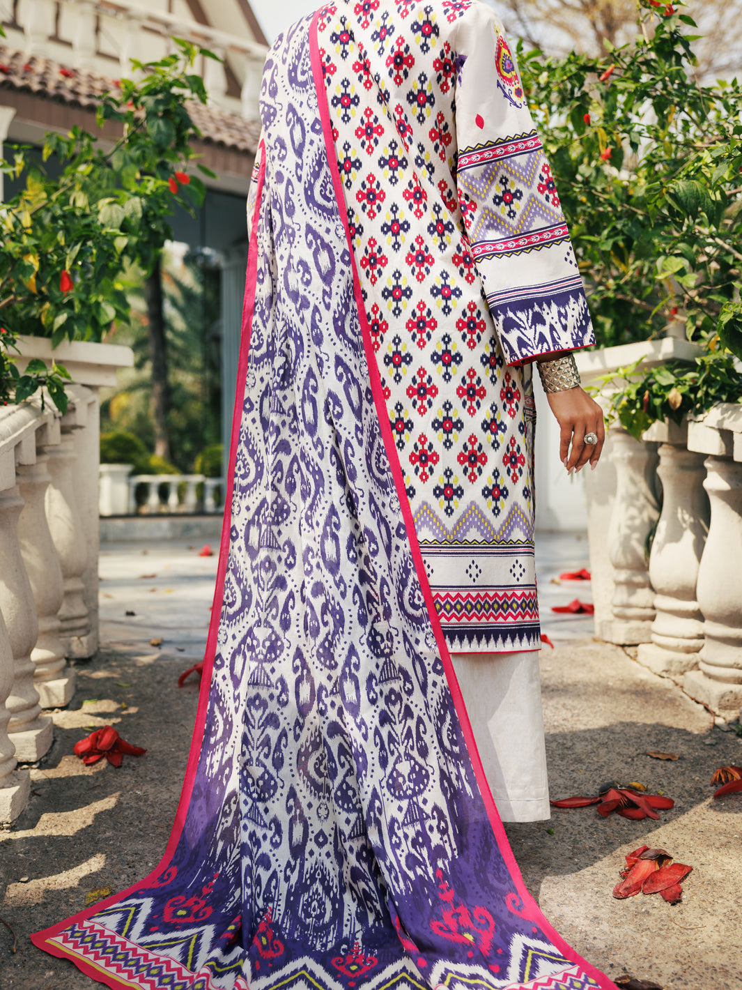 Ivory Lawn 3 Piece Stitched - ALP-3PS-2115