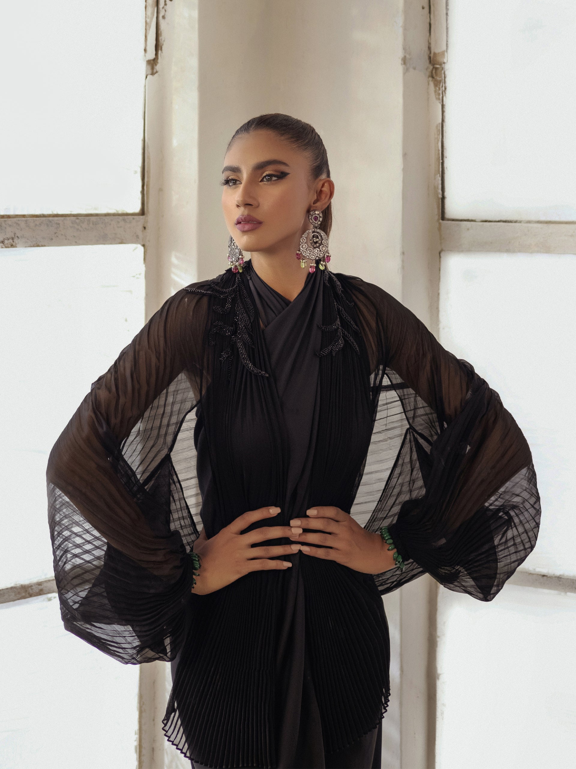 https://cdn.shopify.com/s/files/1/0768/4872/6205/files/Aire-Black-2.jpg?v=1777653105