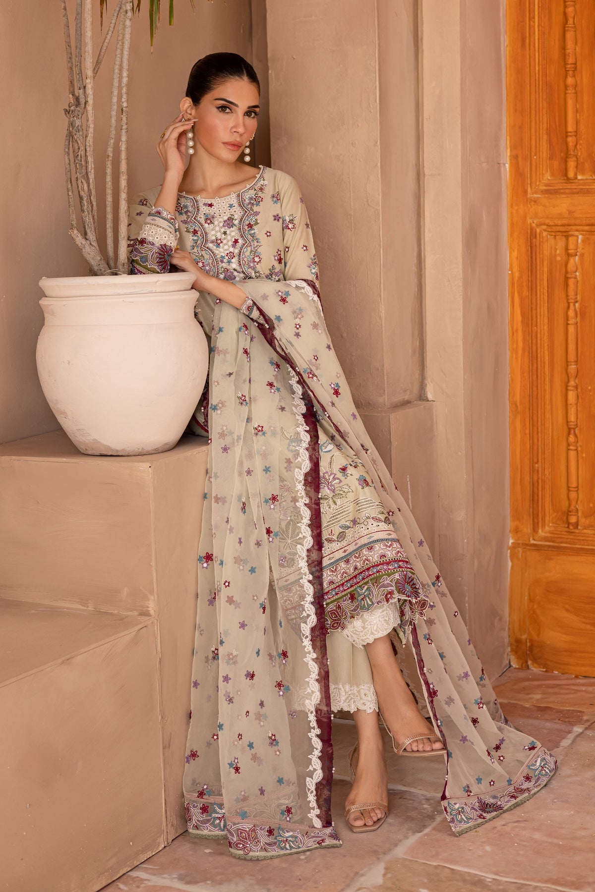 Amiraa 3Pc - Embroidered Luxe Pret
