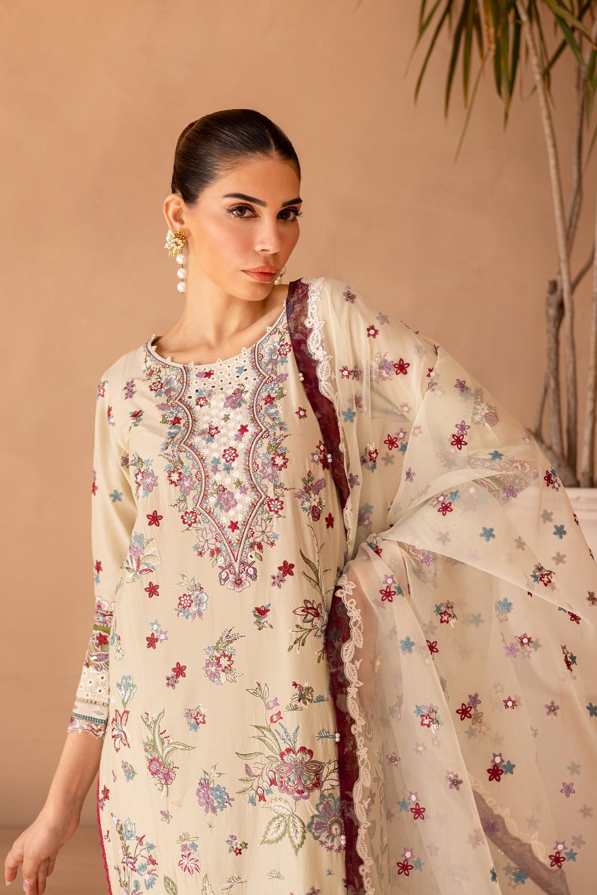 Amiraa 3Pc - Embroidered Luxe Pret