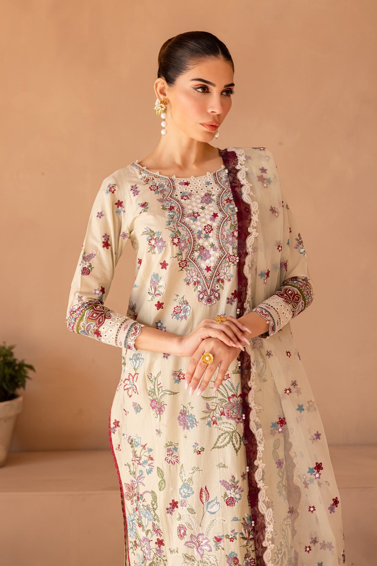 Amiraa 3Pc - Embroidered Luxe Pret
