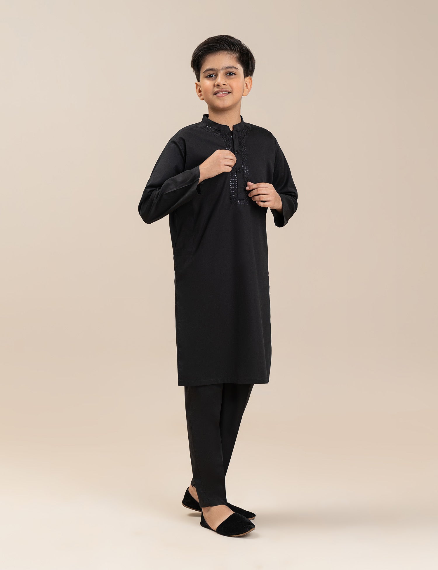 2 PIECE TEXTURED EMBROIDERED SUIT