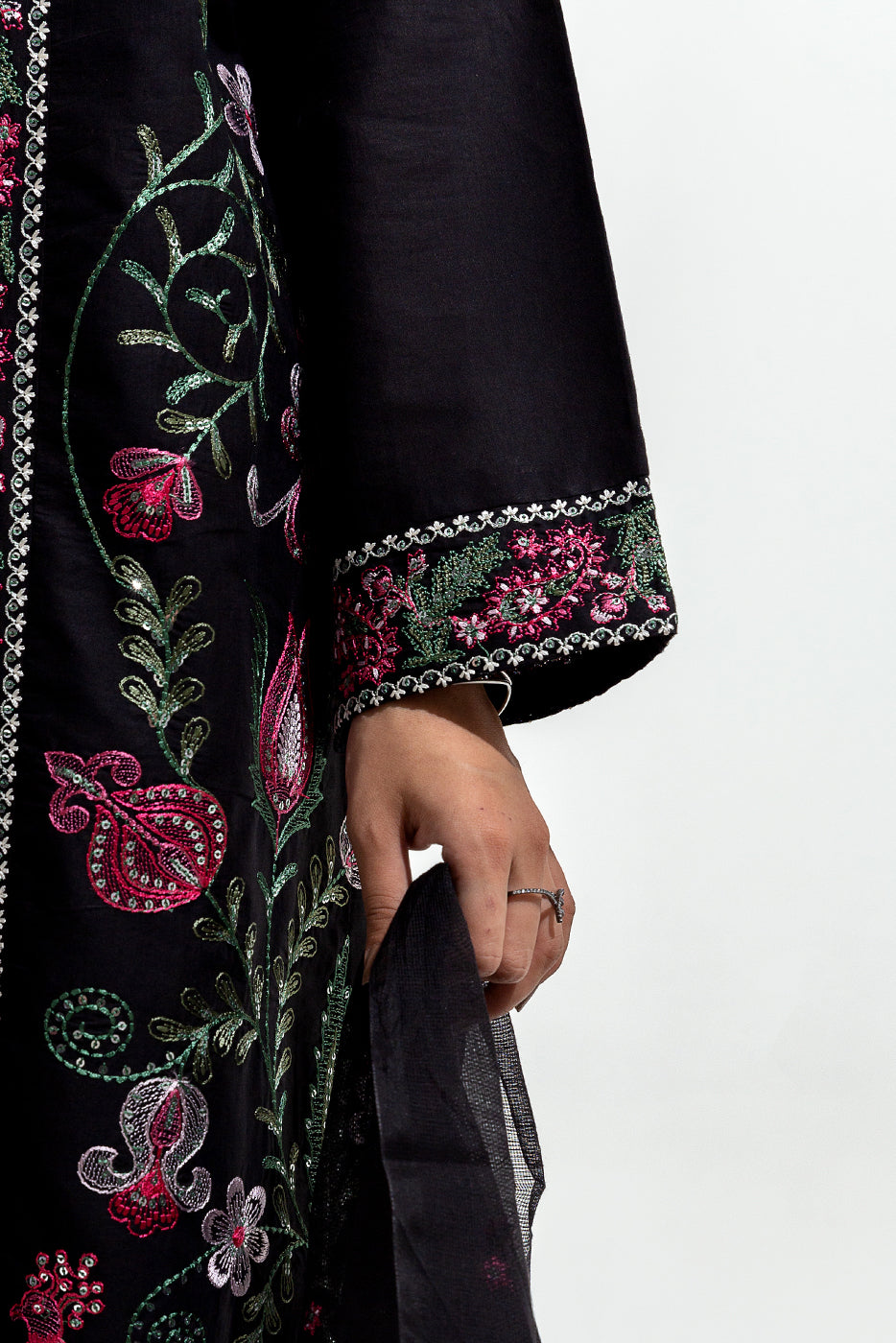 2 PIECE EMBROIDERED LAWN SUIT (LUXURY-PRET)