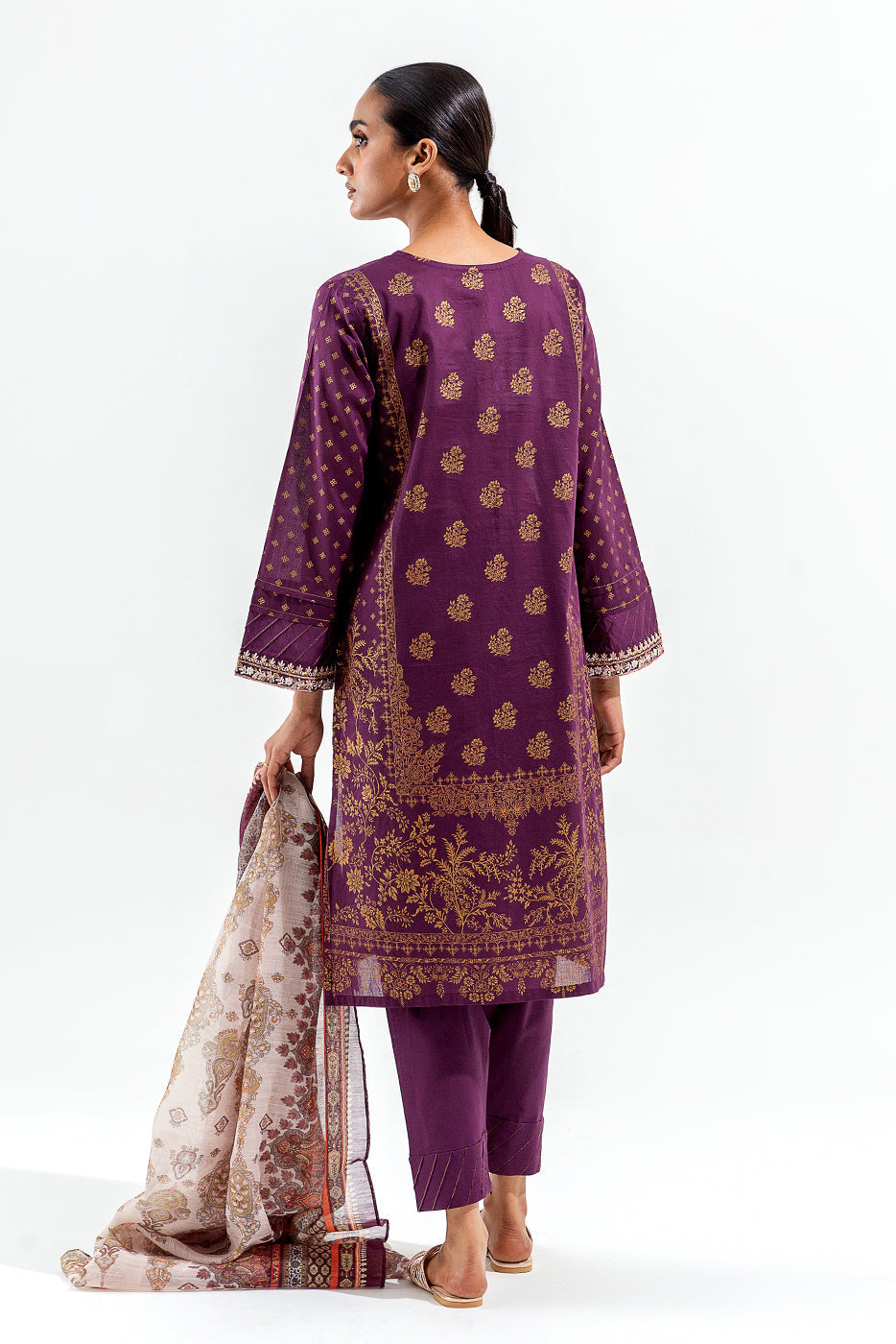 3 PIECE EMBROIDERED LAWN SUIT (LUXURY PRET)