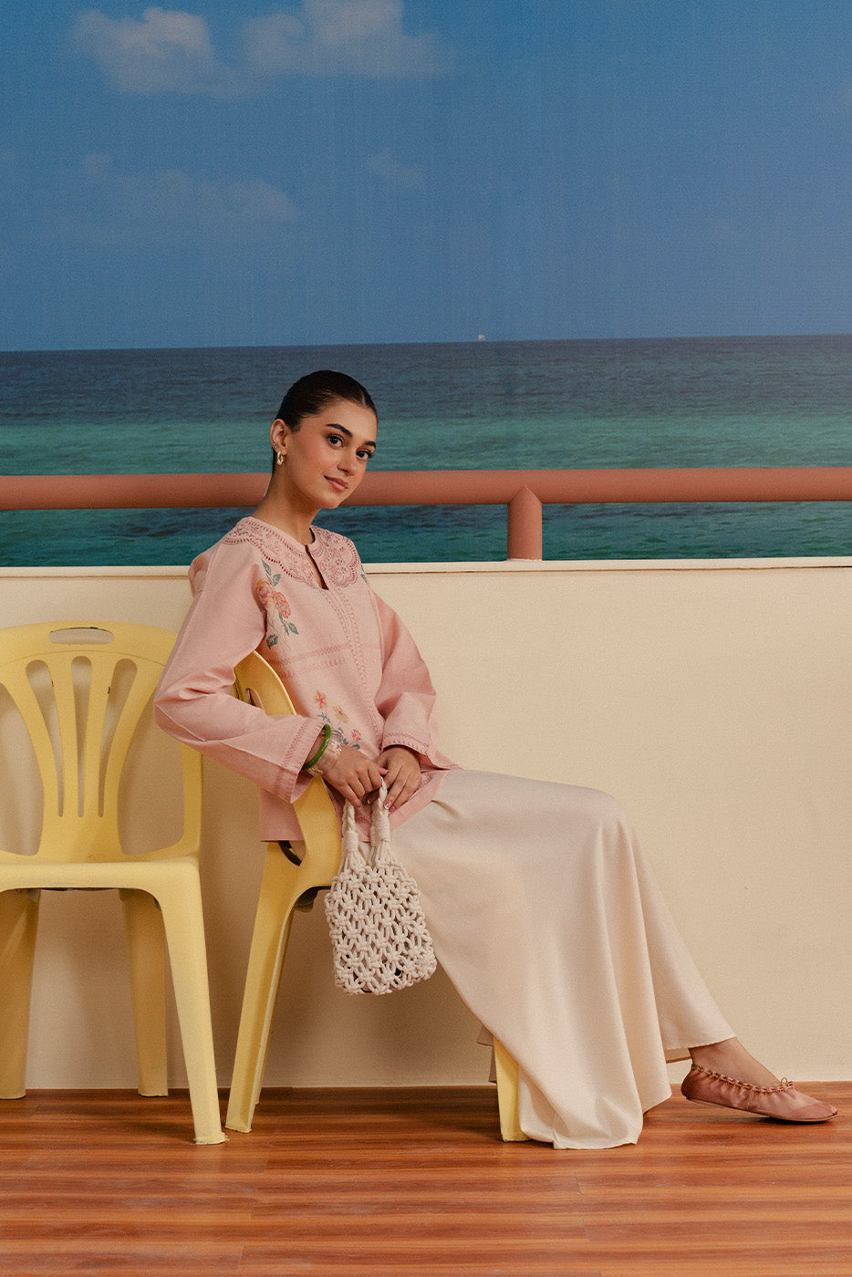 EMBROIDERED BLOUSE (FLOW)