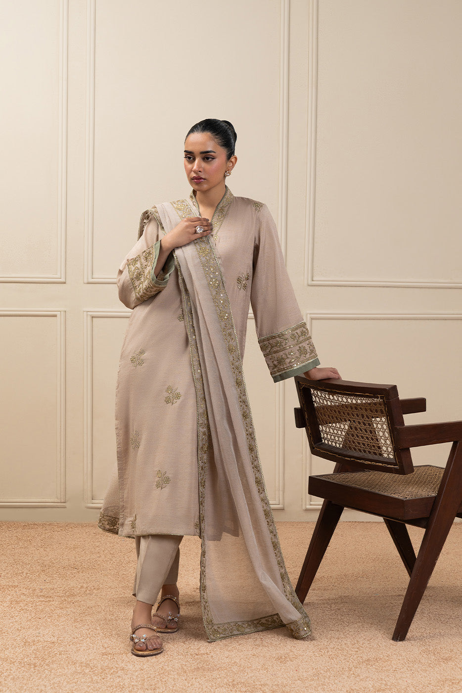 2 PIECE EMBROIDERED ZARI JACQUARD SUIT (HIGH CASUAL)
