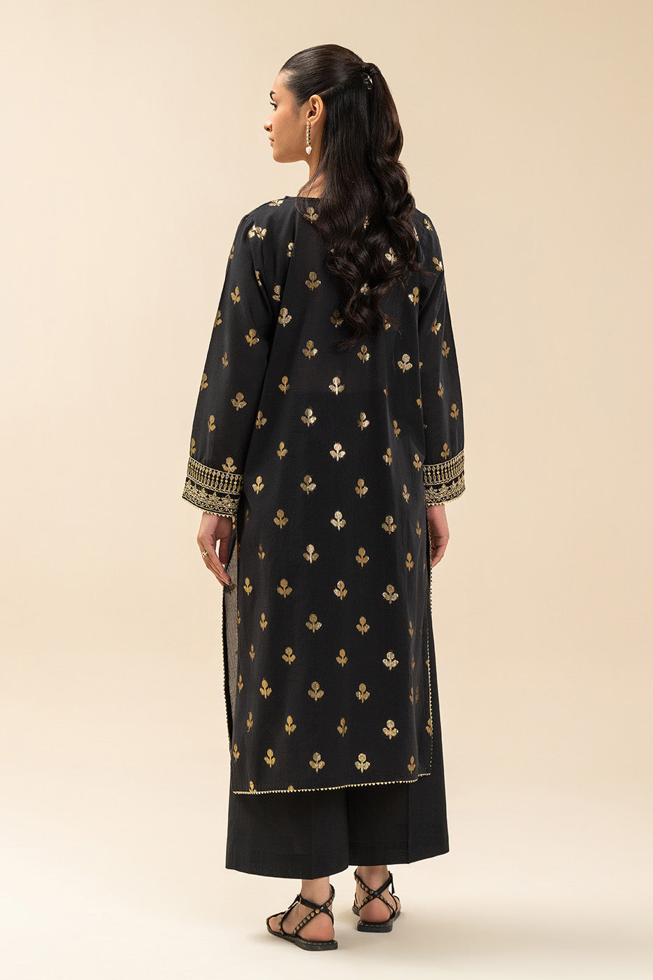 2 PIECE EMBROIDERED LUREX JACQUARD SUIT (PRET)