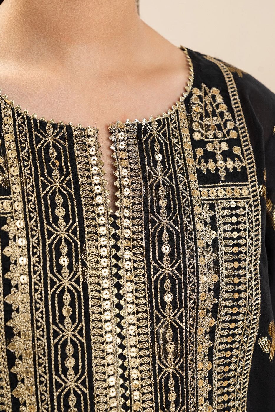 2 PIECE EMBROIDERED LUREX JACQUARD SUIT (PRET)