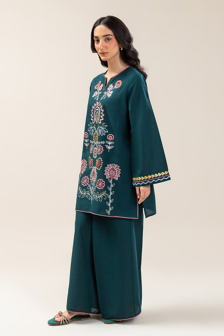 EMBROIDERED SLUB TOP (FLOW)