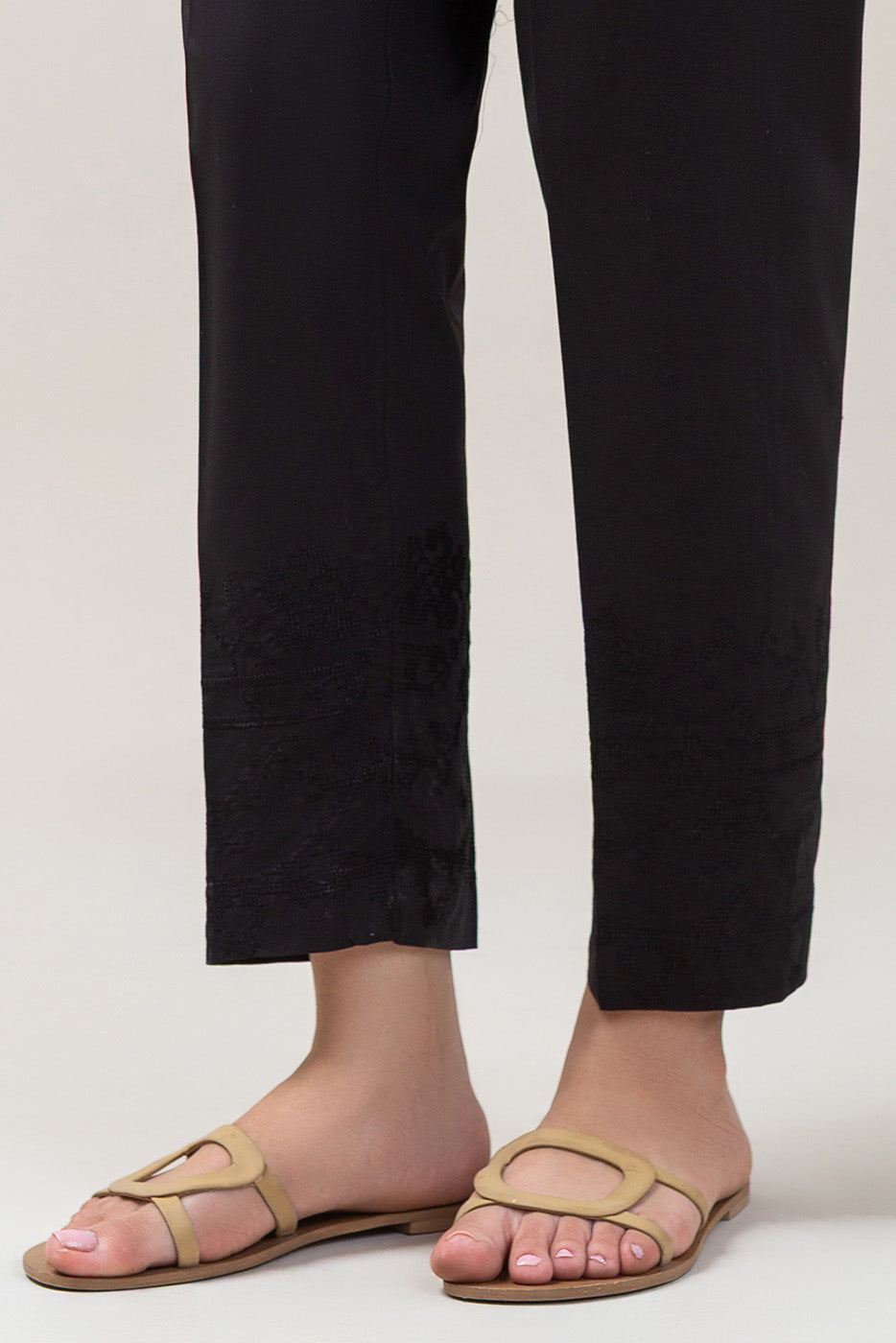 EMBROIDERED STRAIGHT PANTS