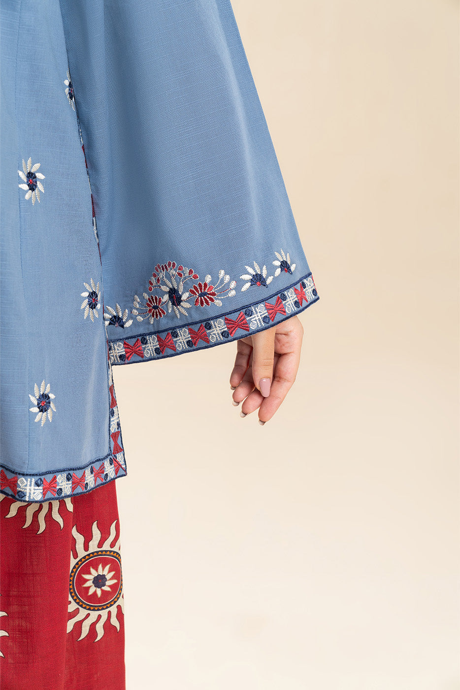 EMBROIDERED SLUB SHIRT (FLOW)