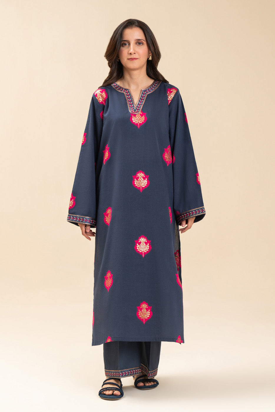 2 PIECE EMBROIDERED LUREX JACQUARD SUIT (PRET)