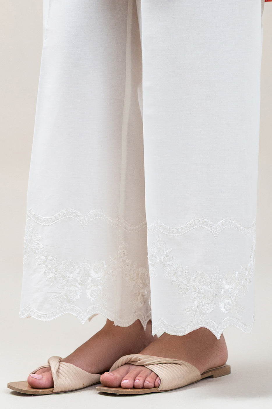 EMBROIDERED SCALOPPED PANTS