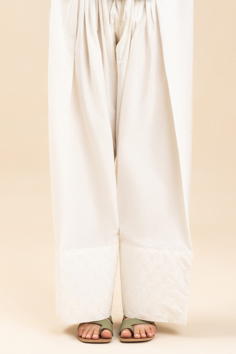 EMBROIDERED CAMBRIC BOTTOM (PRET)