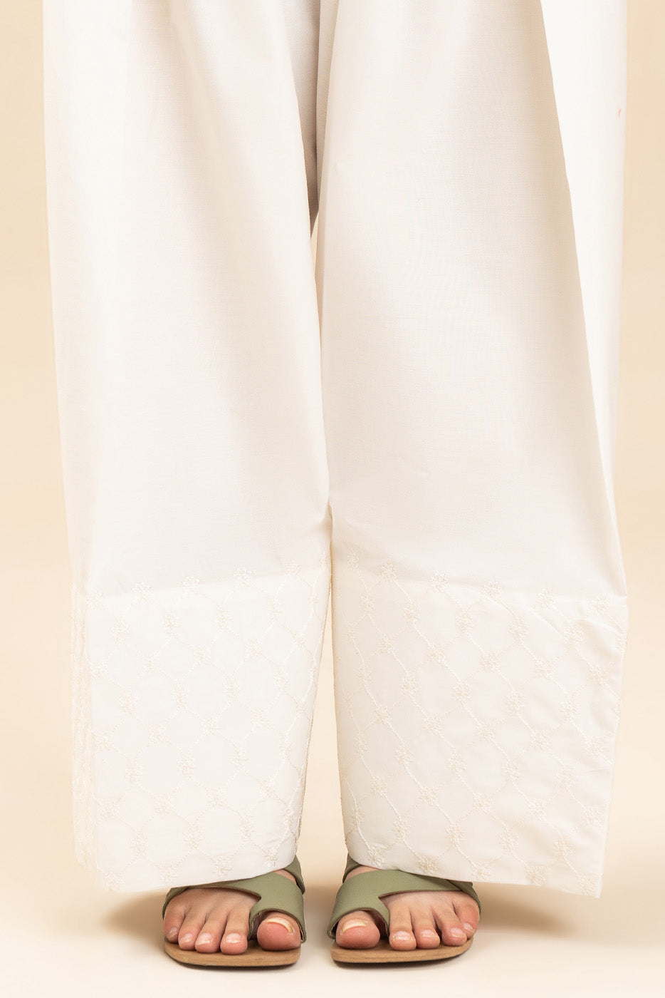 EMBROIDERED CAMBRIC BOTTOM (PRET)
