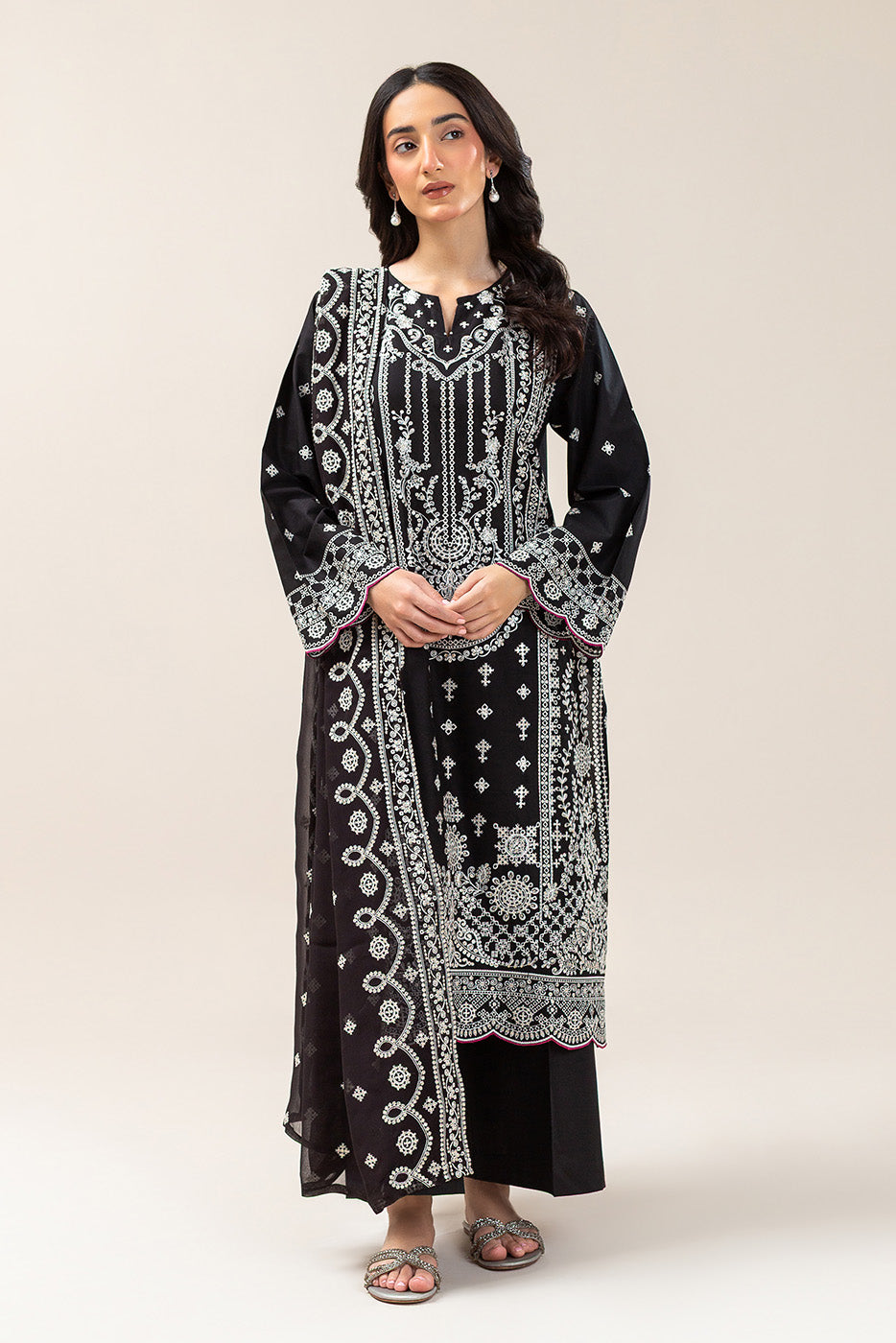 3 PIECE EMBROIDERED LAWN SUIT (LUXURY PRET)